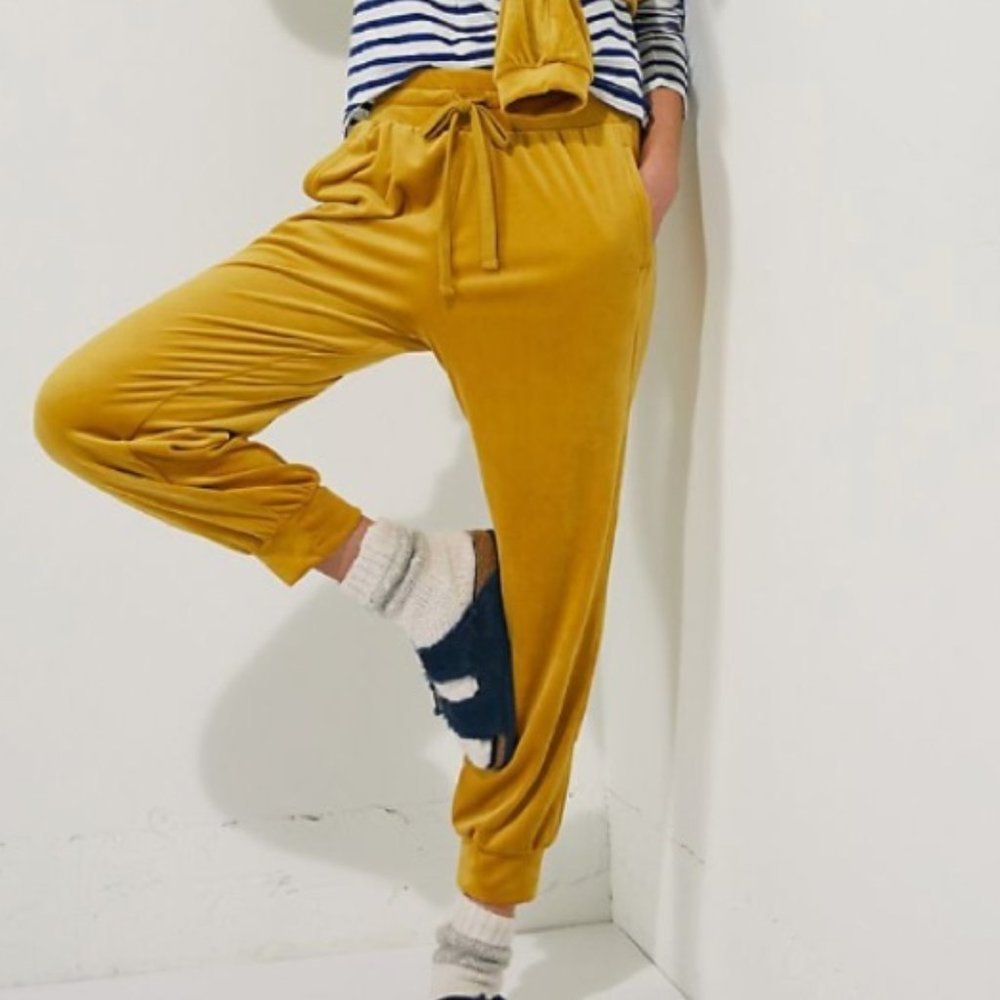 Anthropologie Merida Velvet Joggers Gold Size XL